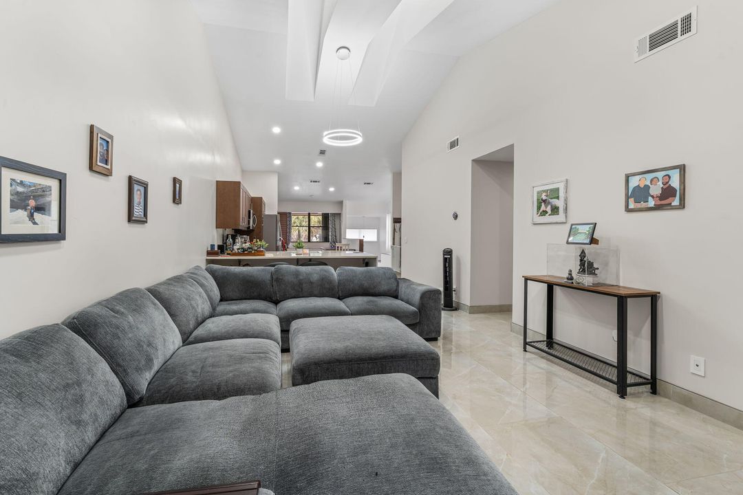 На продажу: $295,000 (2 спален, 2 ванн, 1288 Квадратных фут)