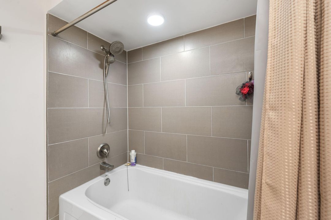 На продажу: $295,000 (2 спален, 2 ванн, 1288 Квадратных фут)