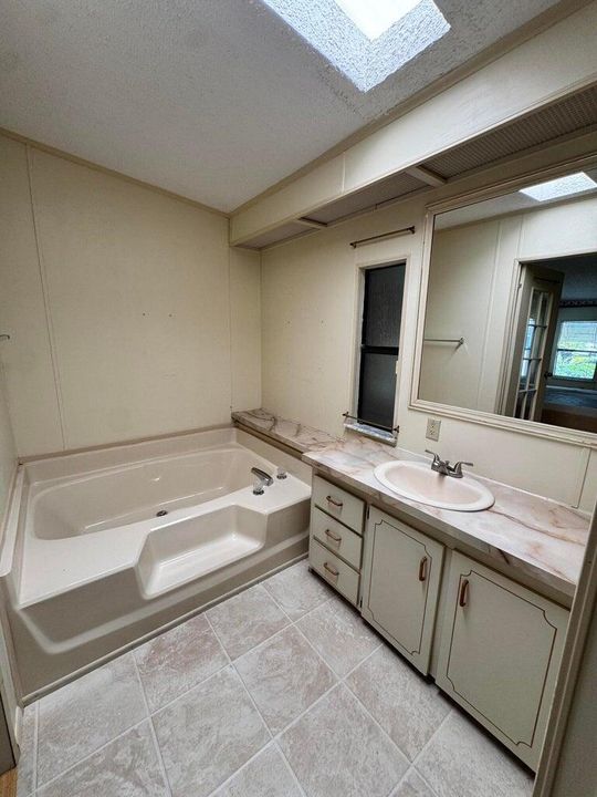 На продажу: $39,900 (2 спален, 2 ванн, 1248 Квадратных фут)