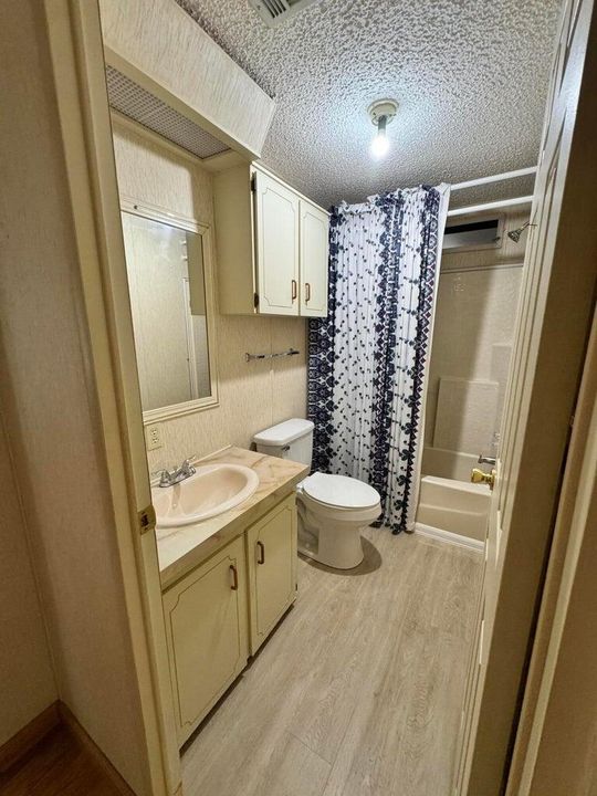 На продажу: $39,900 (2 спален, 2 ванн, 1248 Квадратных фут)