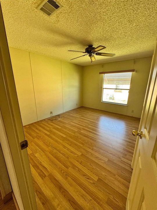 На продажу: $39,900 (2 спален, 2 ванн, 1248 Квадратных фут)