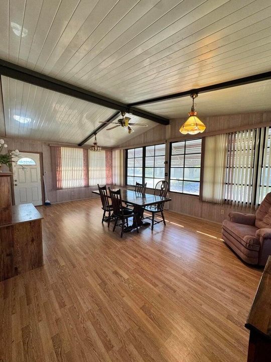 На продажу: $39,900 (2 спален, 2 ванн, 1248 Квадратных фут)