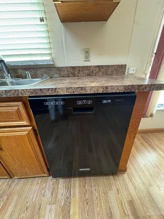 На продажу: $39,900 (2 спален, 2 ванн, 1248 Квадратных фут)