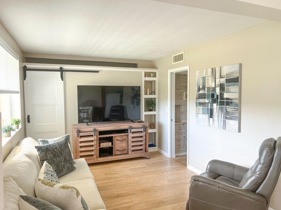 En Venta: $99,900 (1 camas, 1 baños, 894 Pies cuadrados)