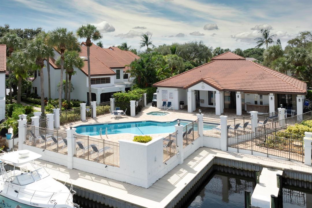 En Venta: $1,175,000 (3 camas, 3 baños, 1642 Pies cuadrados)