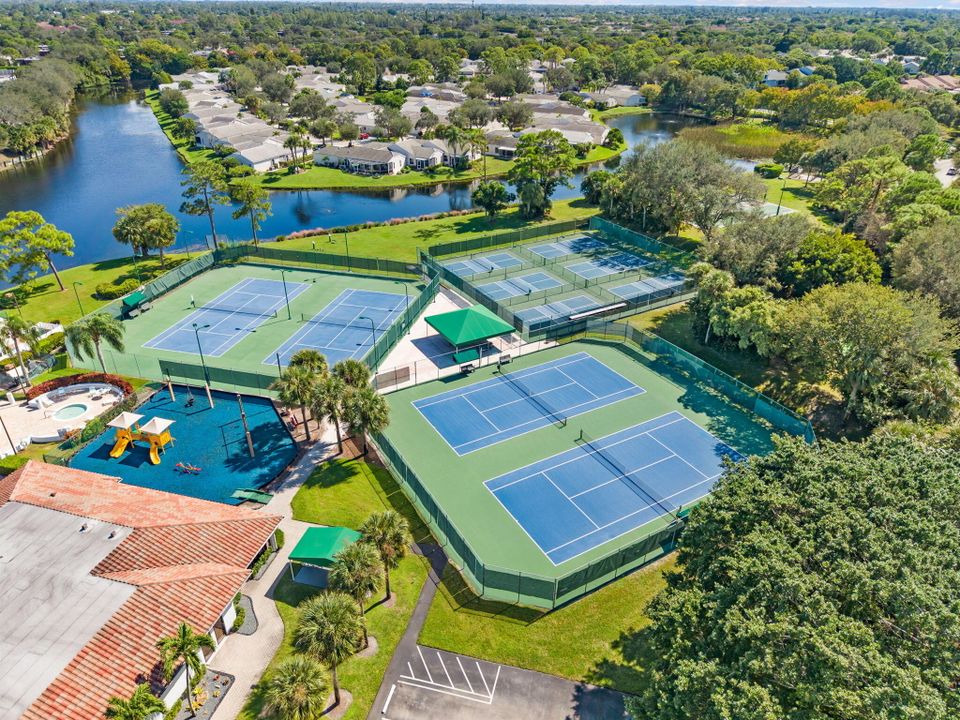 На продажу: $295,000 (2 спален, 2 ванн, 1288 Квадратных фут)