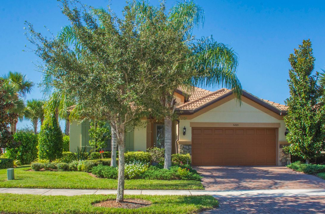 En Venta: $565,000 (3 camas, 2 baños, 1879 Pies cuadrados)