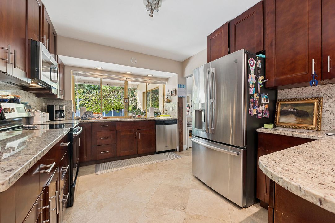 Activo con contrato: $745,000 (3 camas, 2 baños, 1905 Pies cuadrados)