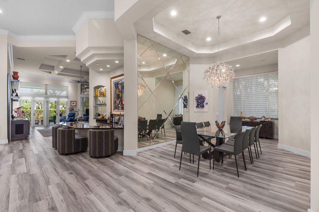 合同活跃: $3,500,000 (5 贝兹, 4 浴室, 4750 平方英尺)