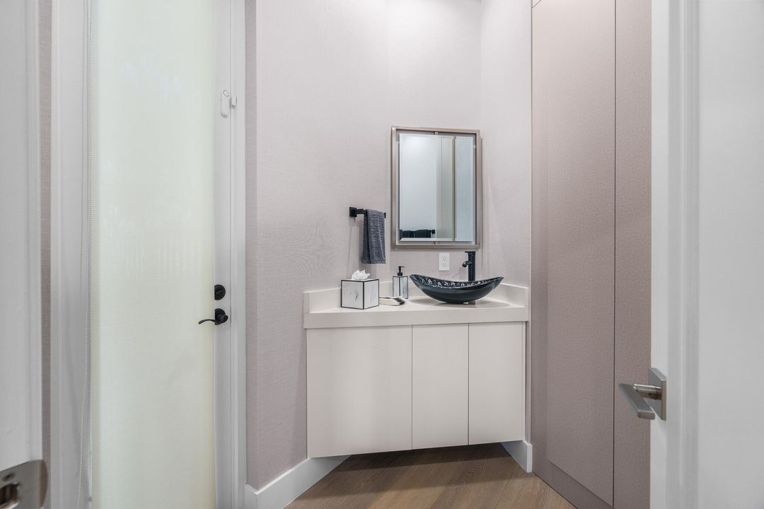 合同活跃: $3,500,000 (5 贝兹, 4 浴室, 4750 平方英尺)