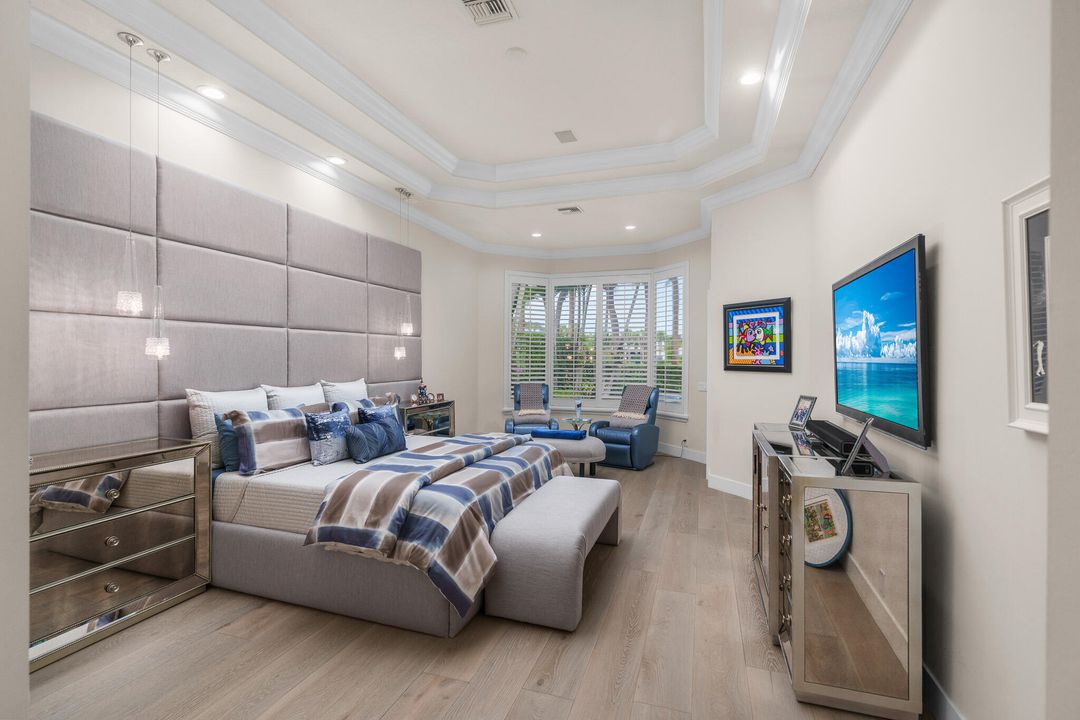 合同活跃: $3,500,000 (5 贝兹, 4 浴室, 4750 平方英尺)