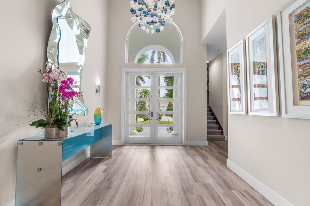 合同活跃: $3,500,000 (5 贝兹, 4 浴室, 4750 平方英尺)