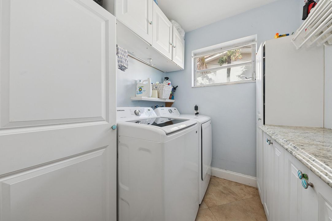 Activo con contrato: $745,000 (3 camas, 2 baños, 1905 Pies cuadrados)