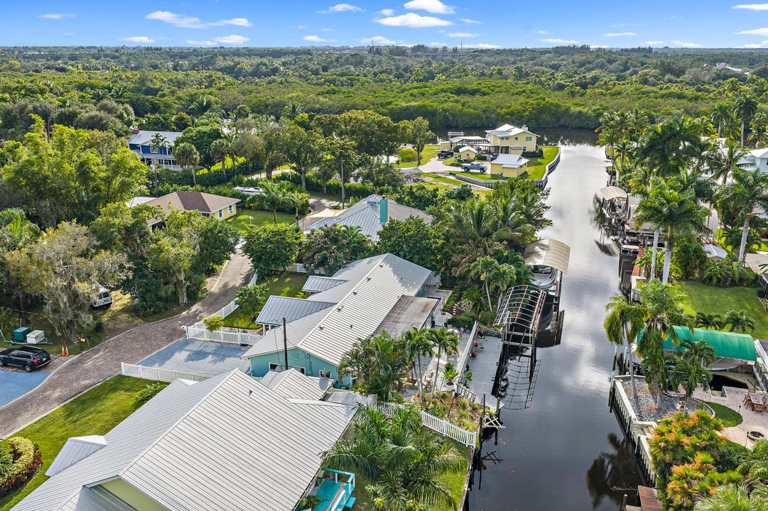 For Sale: $940,000 (4 beds, 2 baths, 1960 Square Feet)