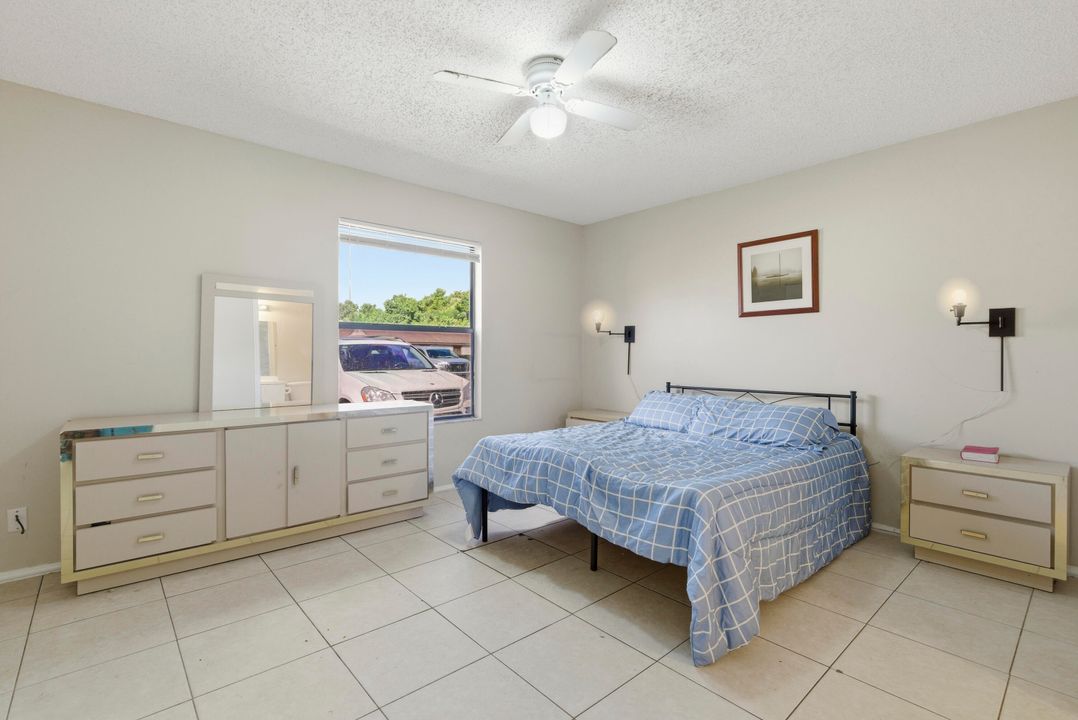 For Sale: $159,900 (2 beds, 2 baths, 1005 Square Feet)