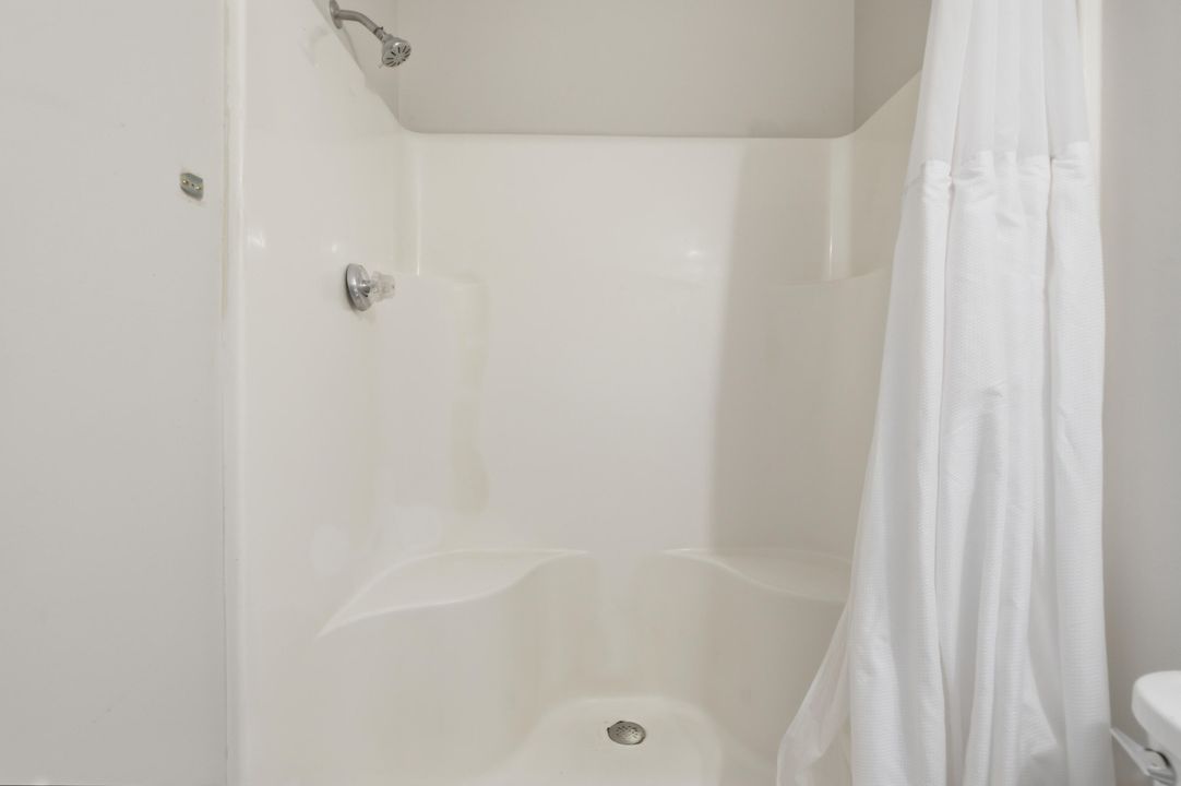 For Sale: $159,900 (2 beds, 2 baths, 1005 Square Feet)