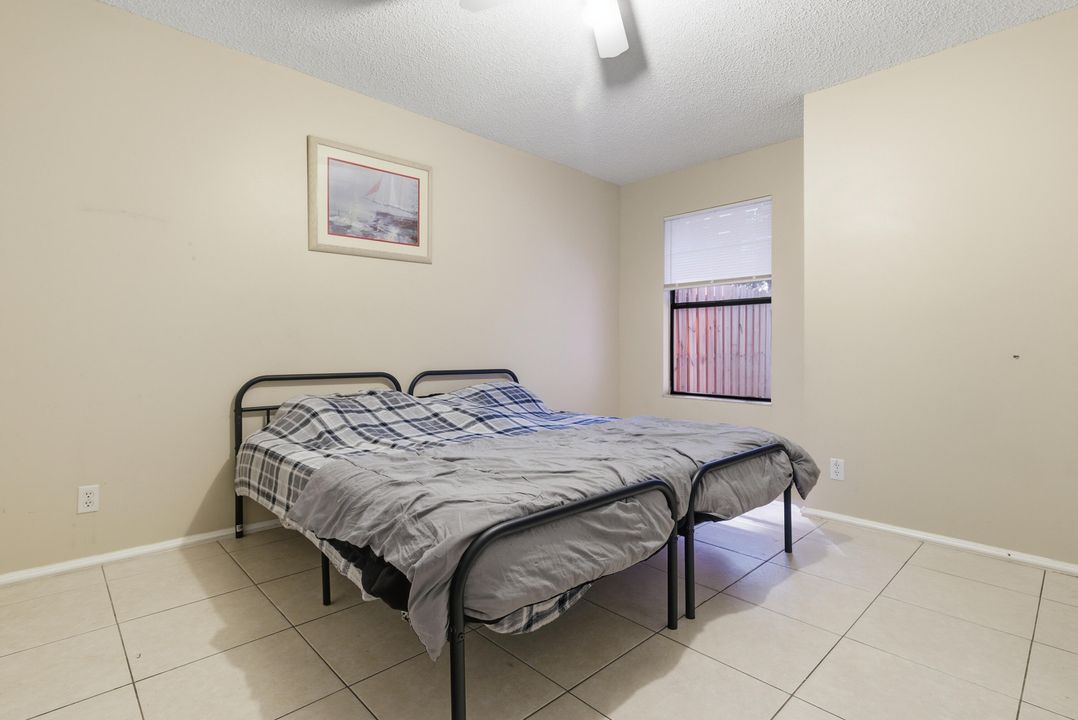 For Sale: $159,900 (2 beds, 2 baths, 1005 Square Feet)