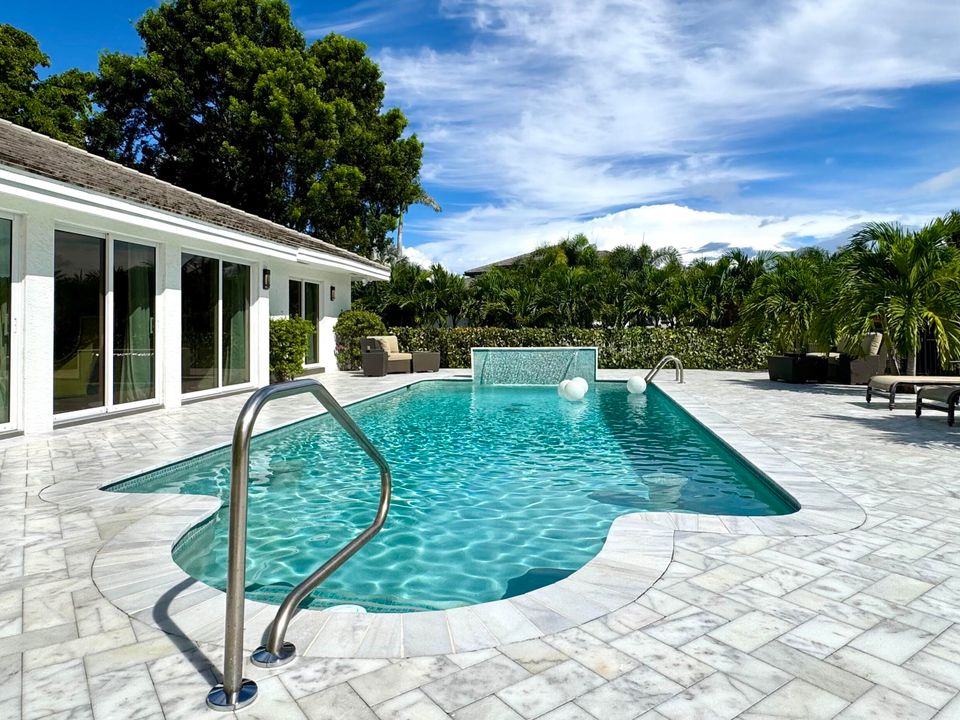 For Sale: $1,898,000 (3 beds, 3 baths, 2576 Square Feet)