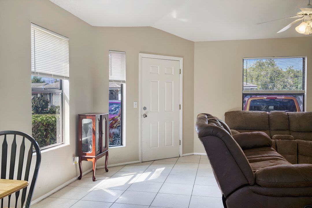 For Sale: $159,900 (2 beds, 2 baths, 1005 Square Feet)