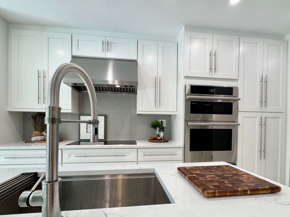 For Sale: $1,898,000 (3 beds, 3 baths, 2576 Square Feet)