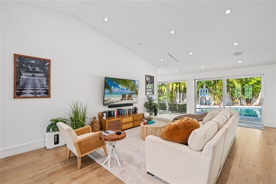 На продажу: $3,350,000 (5 спален, 5 ванн, 3520 Квадратных фут)