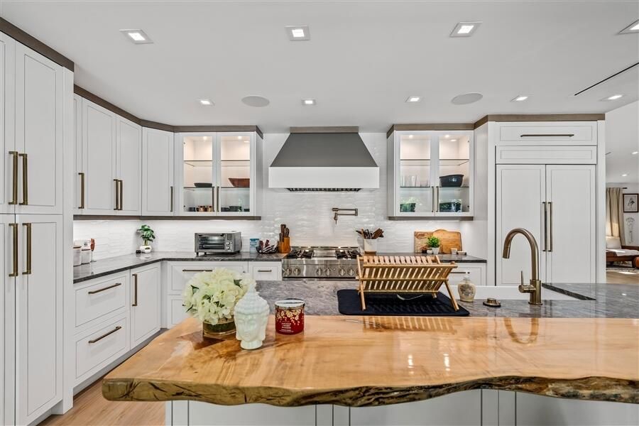 На продажу: $3,350,000 (5 спален, 5 ванн, 3520 Квадратных фут)