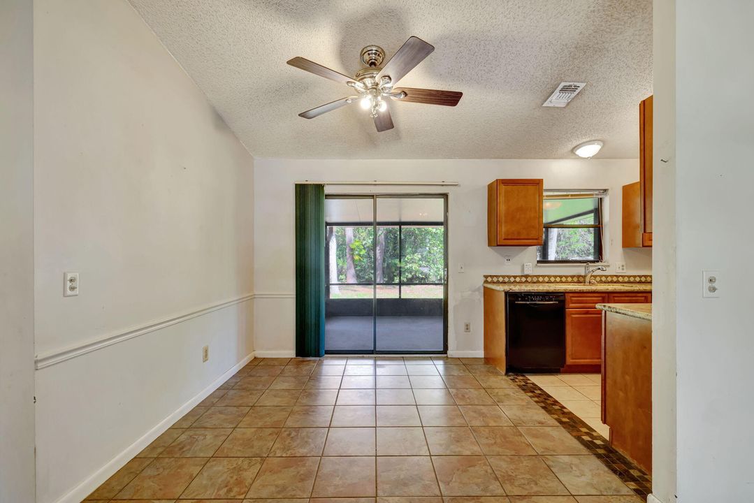 Под контрактом: $229,000 (2 спален, 2 ванн, 1008 Квадратных фут)