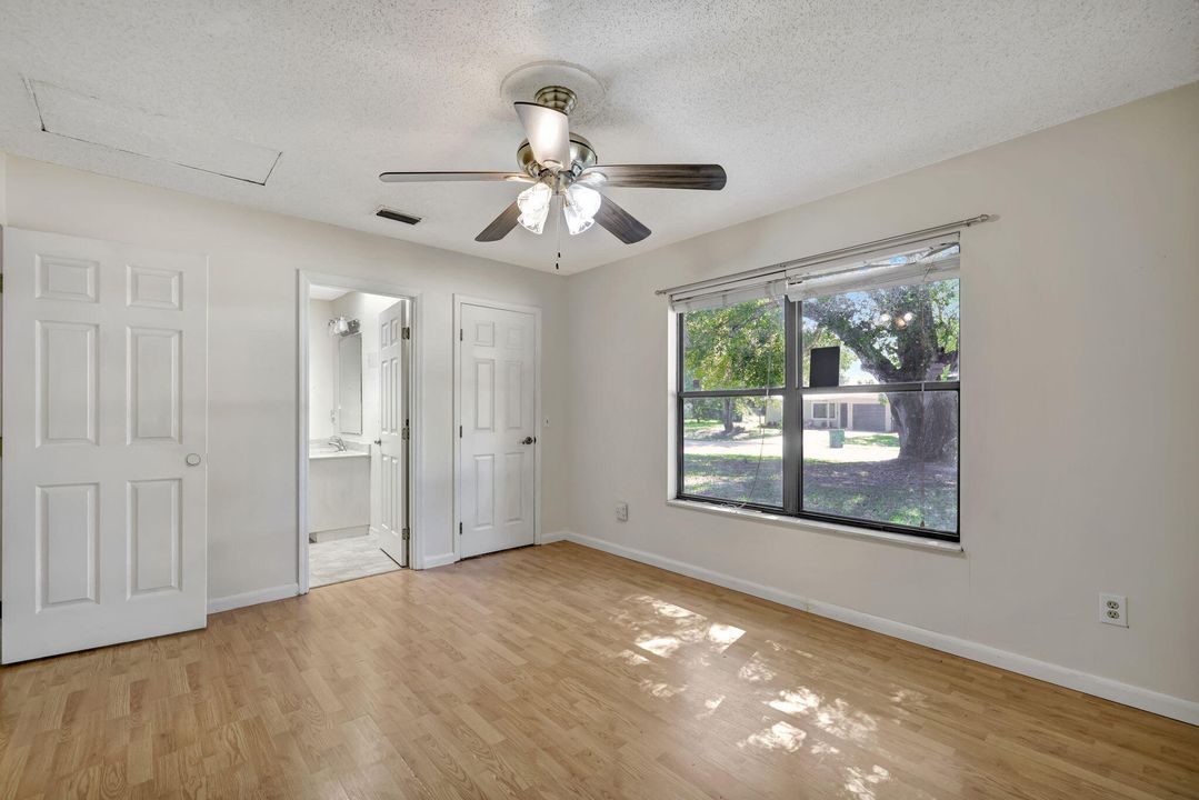 Под контрактом: $229,000 (2 спален, 2 ванн, 1008 Квадратных фут)