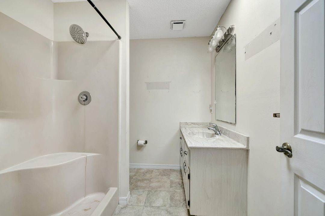 Под контрактом: $229,000 (2 спален, 2 ванн, 1008 Квадратных фут)