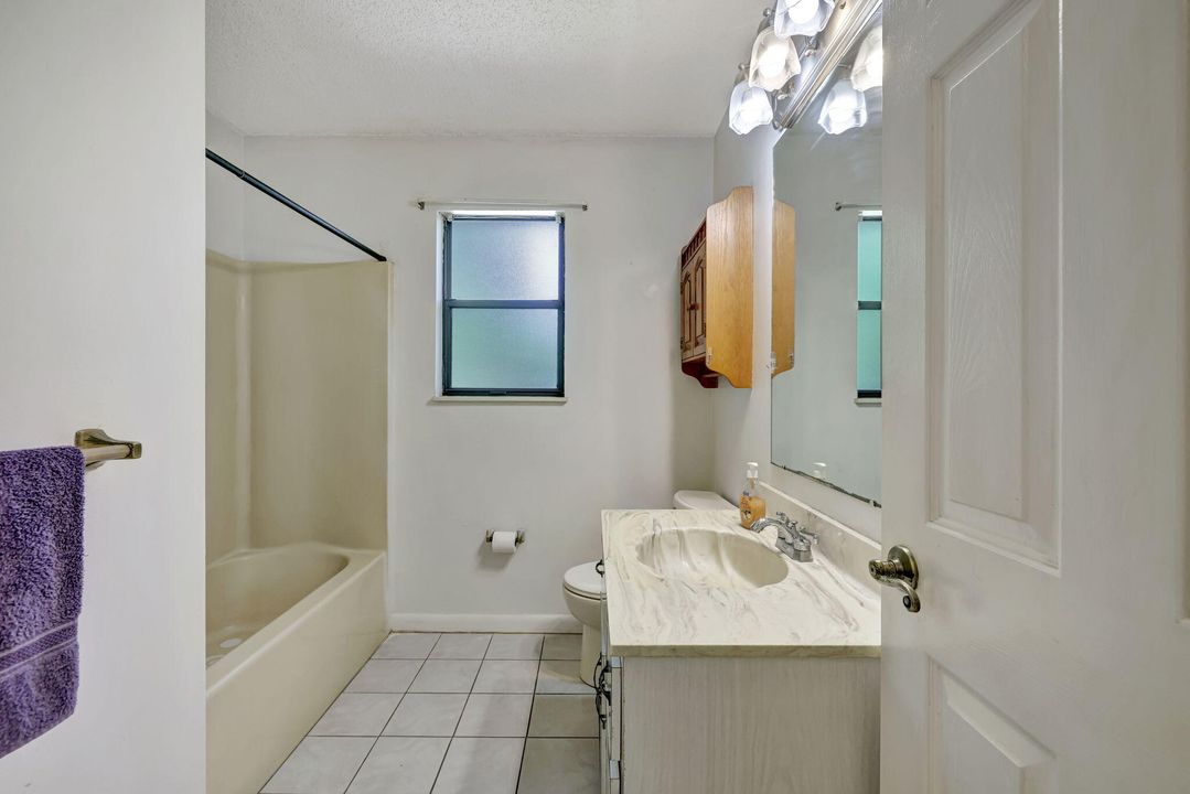 Под контрактом: $229,000 (2 спален, 2 ванн, 1008 Квадратных фут)