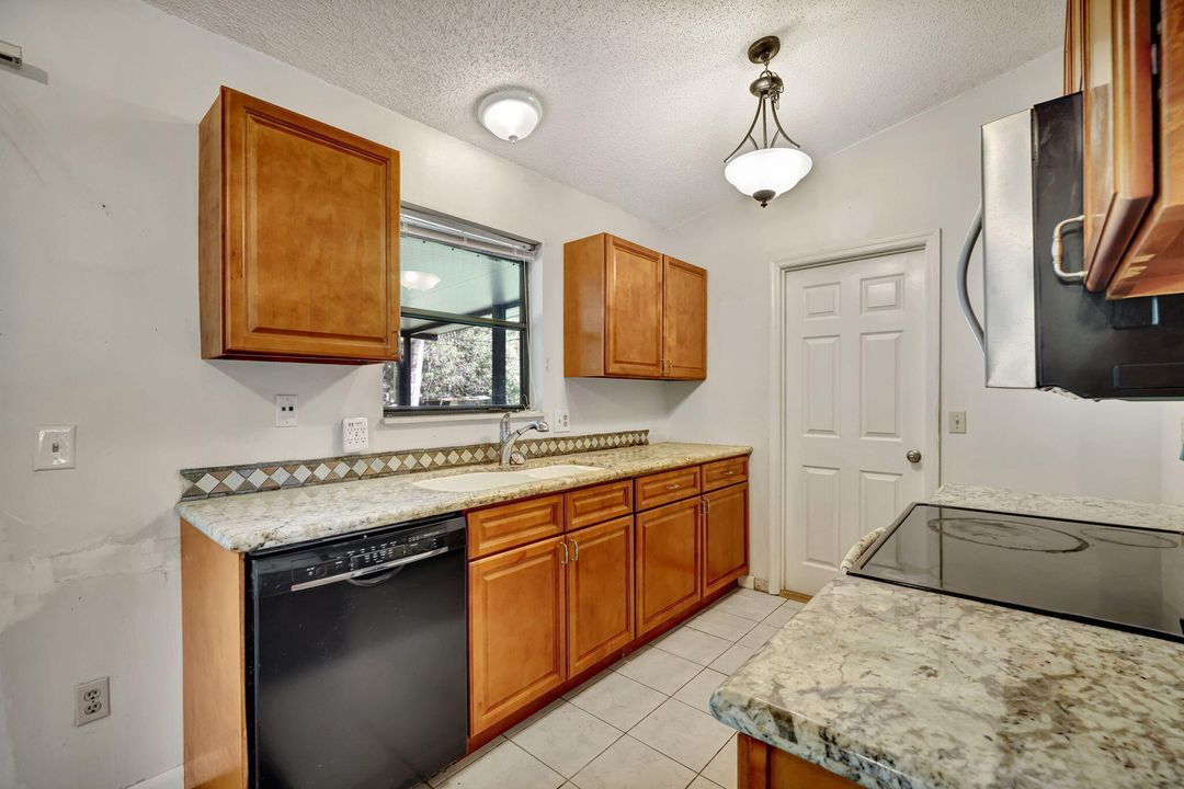 Под контрактом: $229,000 (2 спален, 2 ванн, 1008 Квадратных фут)