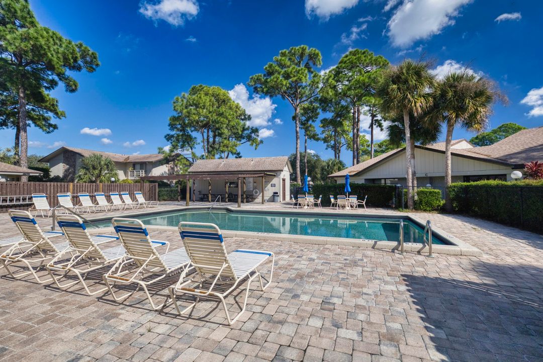 For Sale: $159,900 (2 beds, 2 baths, 1005 Square Feet)