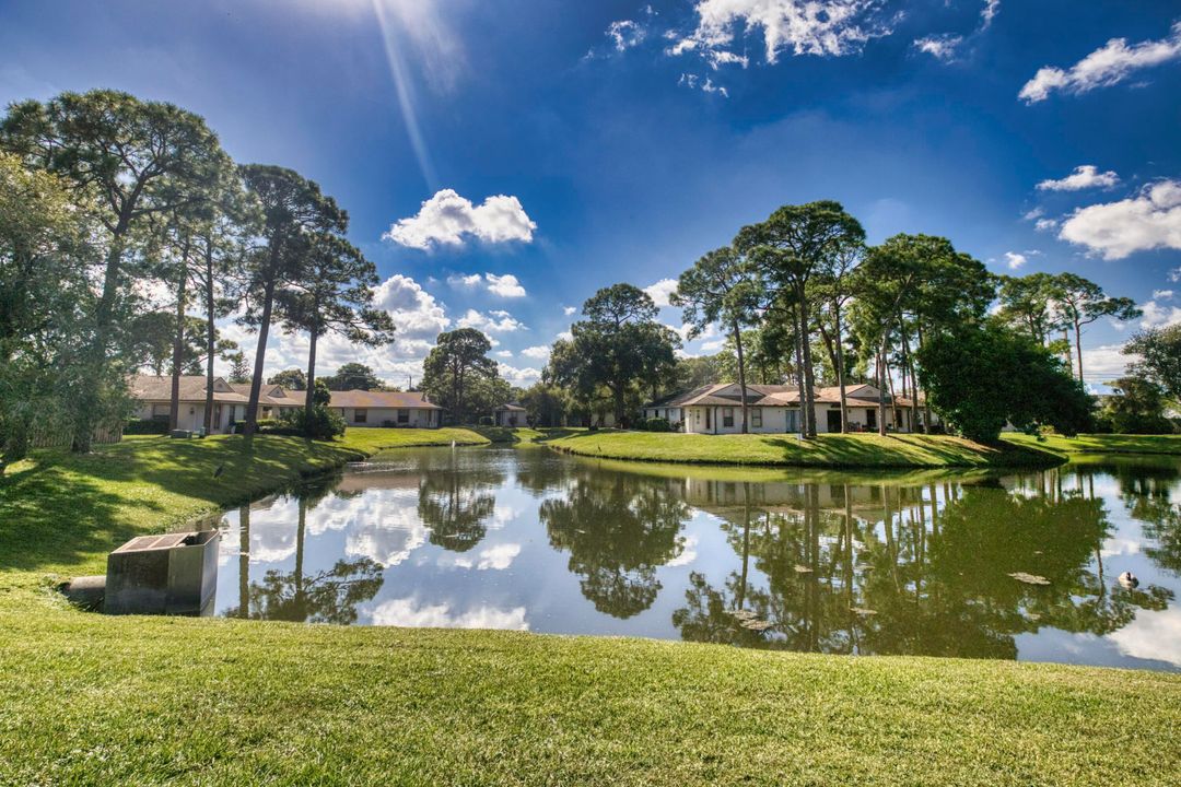 For Sale: $159,900 (2 beds, 2 baths, 1005 Square Feet)