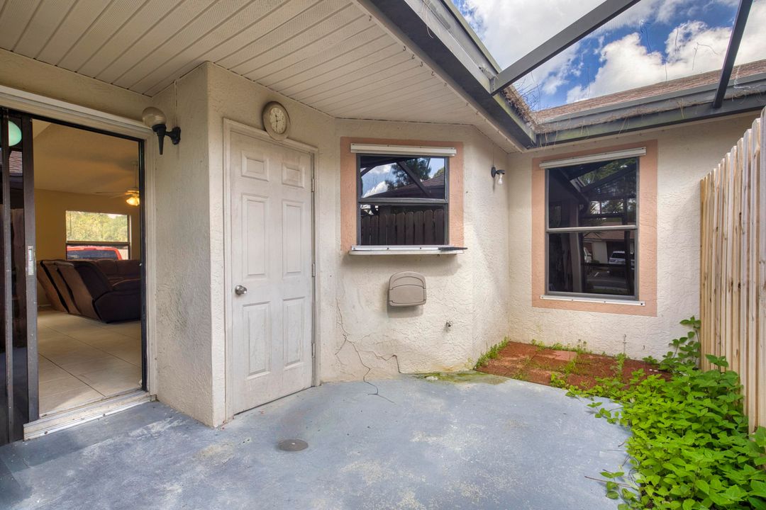 For Sale: $159,900 (2 beds, 2 baths, 1005 Square Feet)