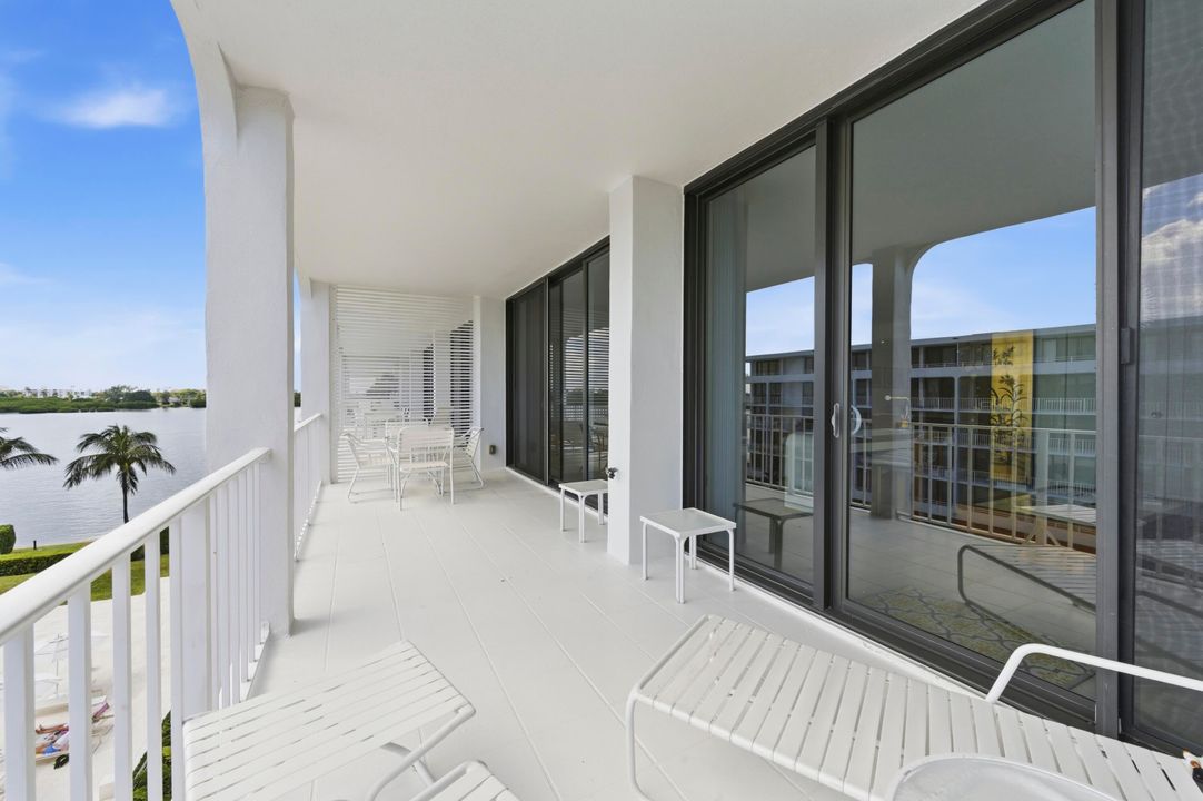 合同活跃: $1,295,000 (1 贝兹, 2 浴室, 1405 平方英尺)