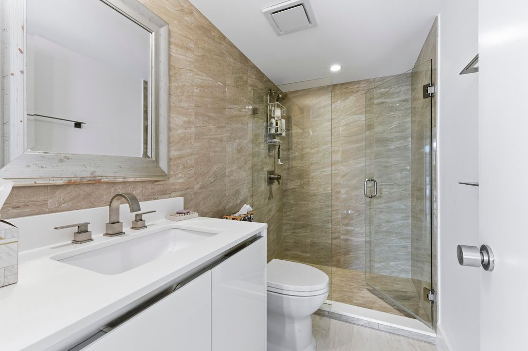 合同活跃: $1,295,000 (1 贝兹, 2 浴室, 1405 平方英尺)