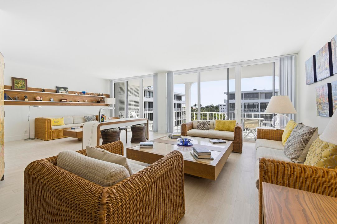 合同活跃: $1,295,000 (1 贝兹, 2 浴室, 1405 平方英尺)