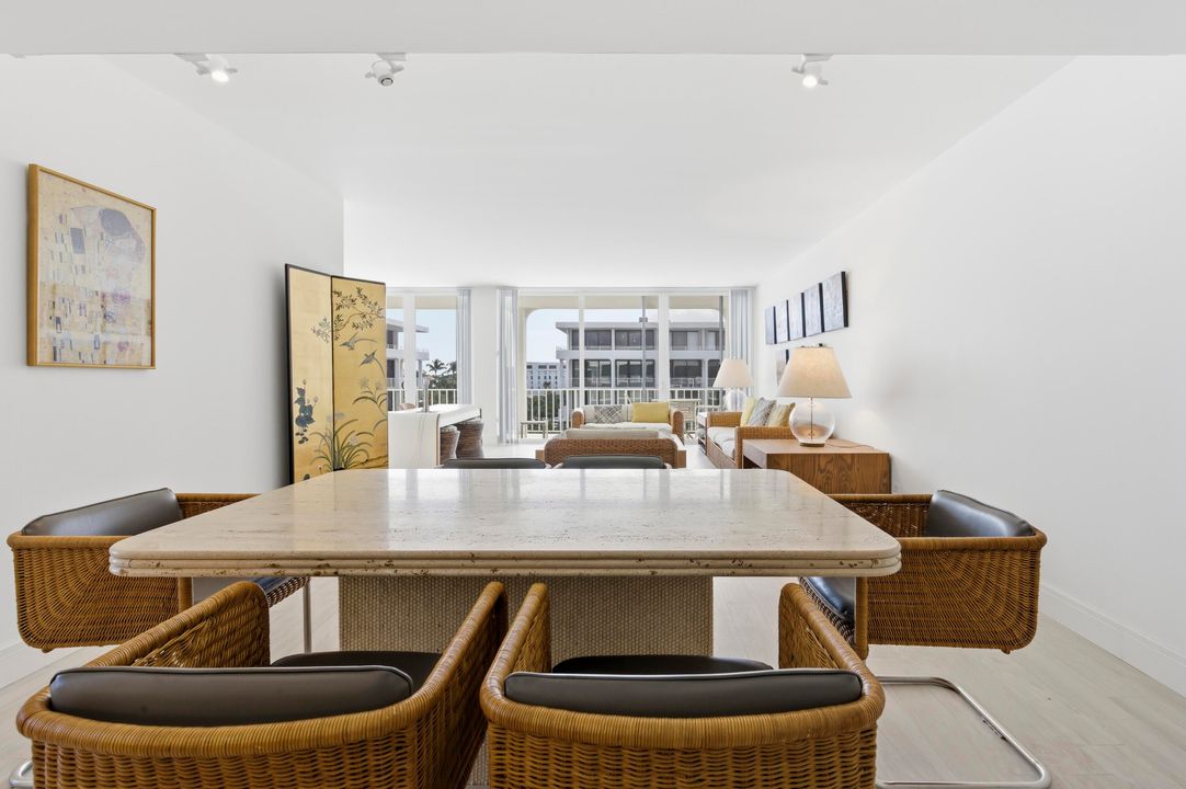 合同活跃: $1,295,000 (1 贝兹, 2 浴室, 1405 平方英尺)