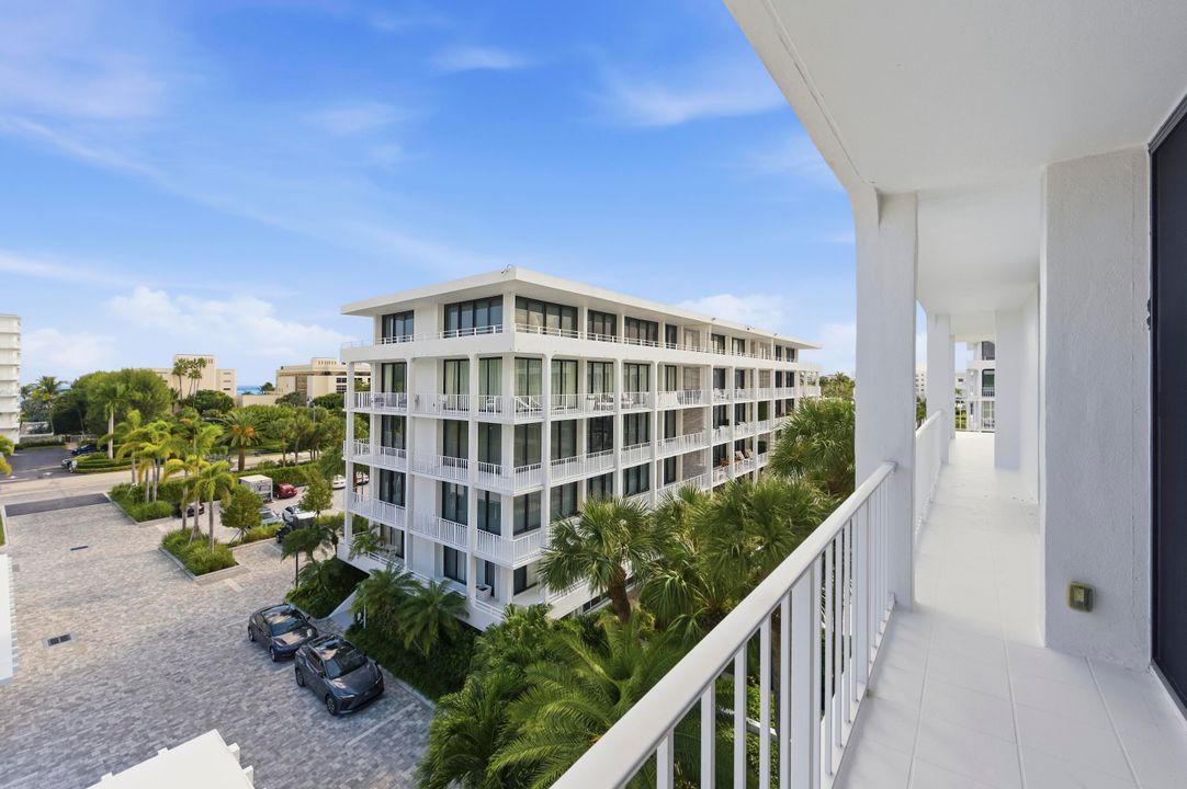 合同活跃: $1,295,000 (1 贝兹, 2 浴室, 1405 平方英尺)