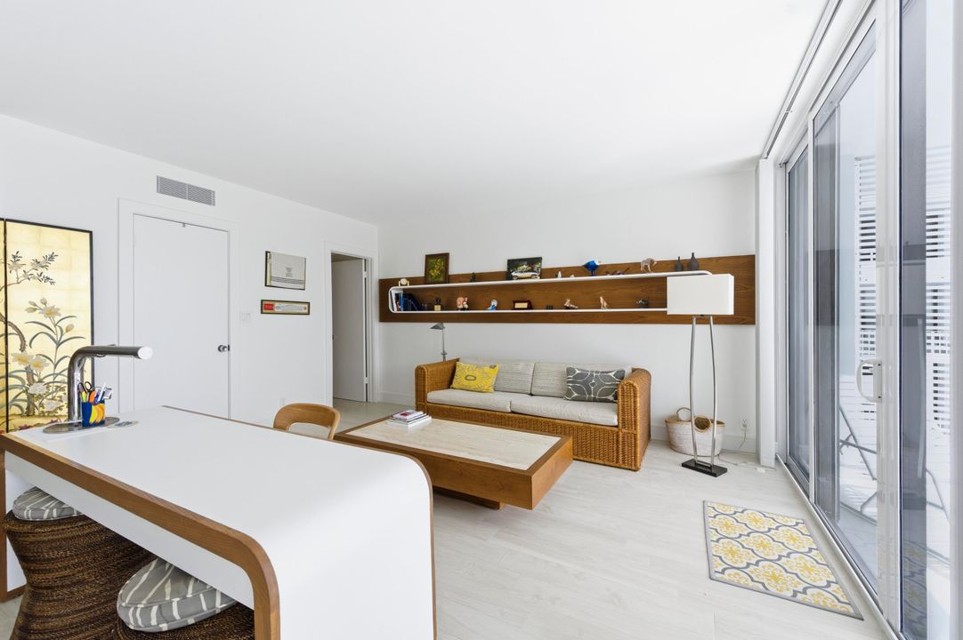 合同活跃: $1,295,000 (1 贝兹, 2 浴室, 1405 平方英尺)