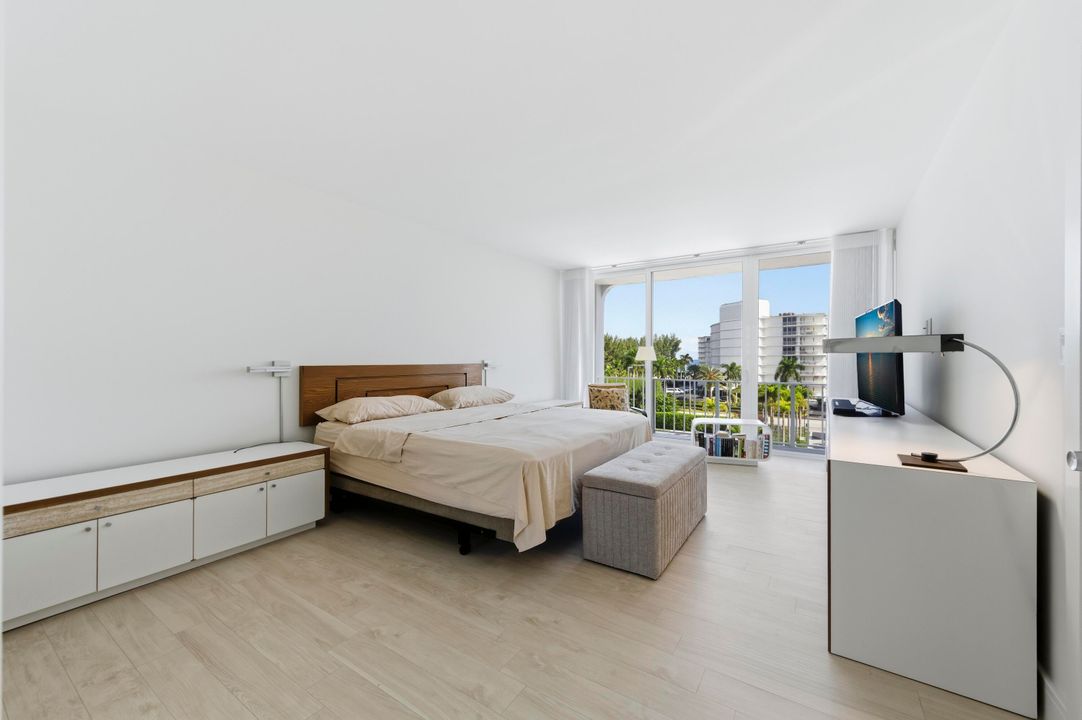 合同活跃: $1,295,000 (1 贝兹, 2 浴室, 1405 平方英尺)