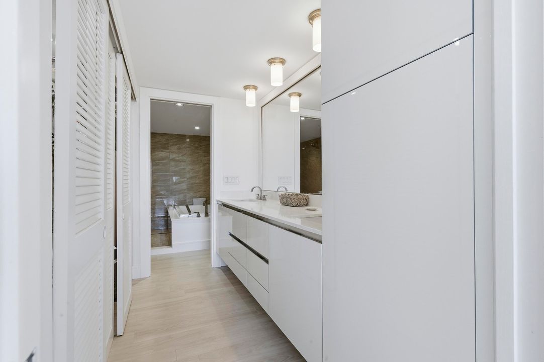 合同活跃: $1,295,000 (1 贝兹, 2 浴室, 1405 平方英尺)