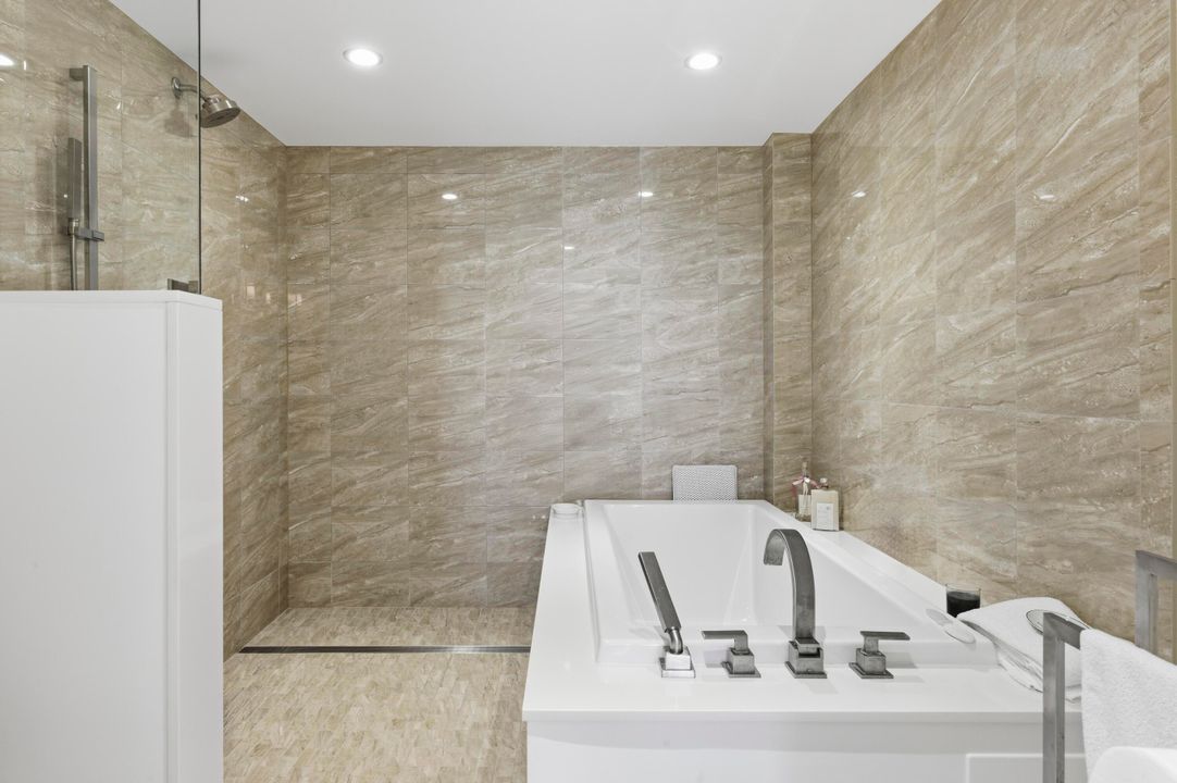 合同活跃: $1,295,000 (1 贝兹, 2 浴室, 1405 平方英尺)