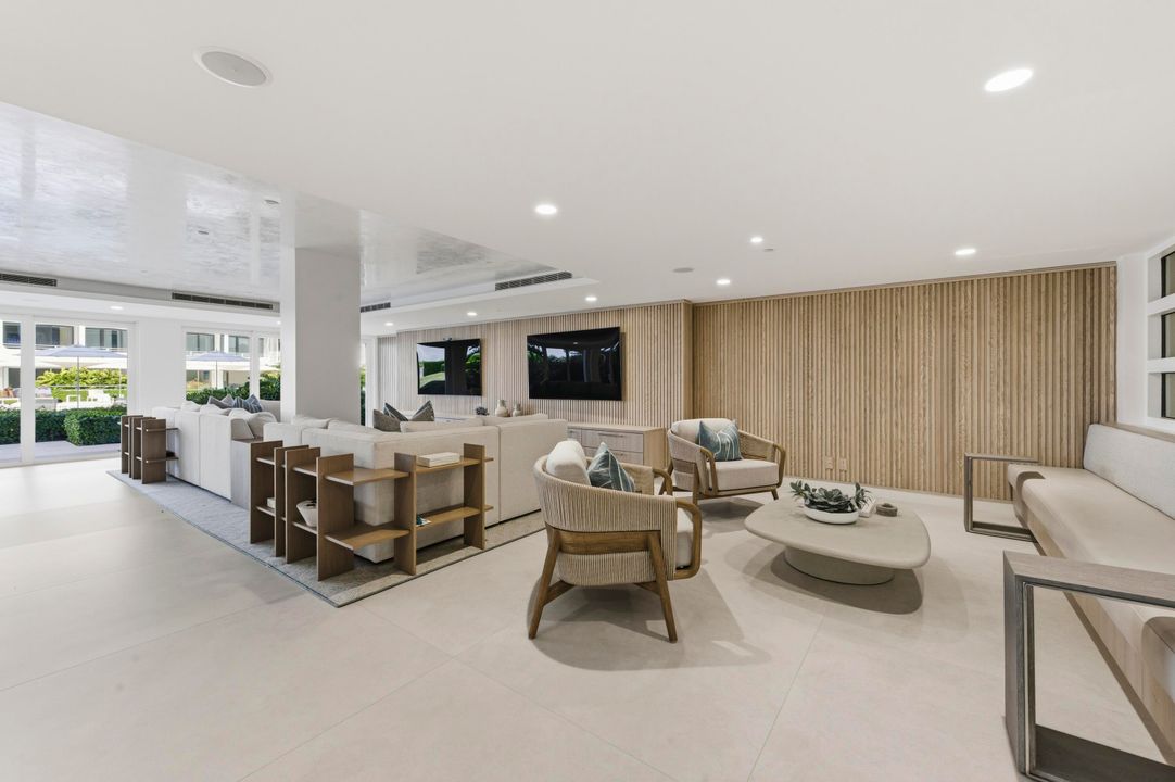 合同活跃: $1,295,000 (1 贝兹, 2 浴室, 1405 平方英尺)