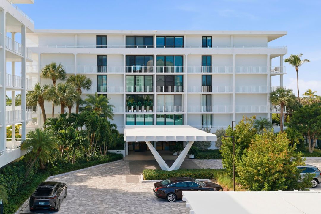 合同活跃: $1,295,000 (1 贝兹, 2 浴室, 1405 平方英尺)