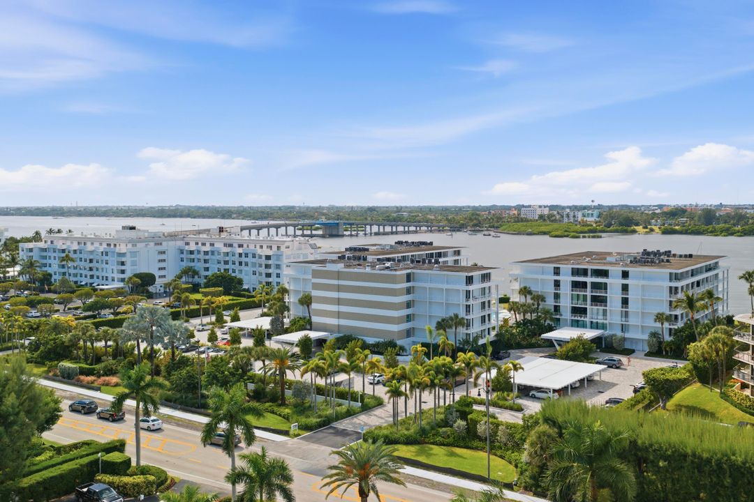 合同活跃: $1,295,000 (1 贝兹, 2 浴室, 1405 平方英尺)