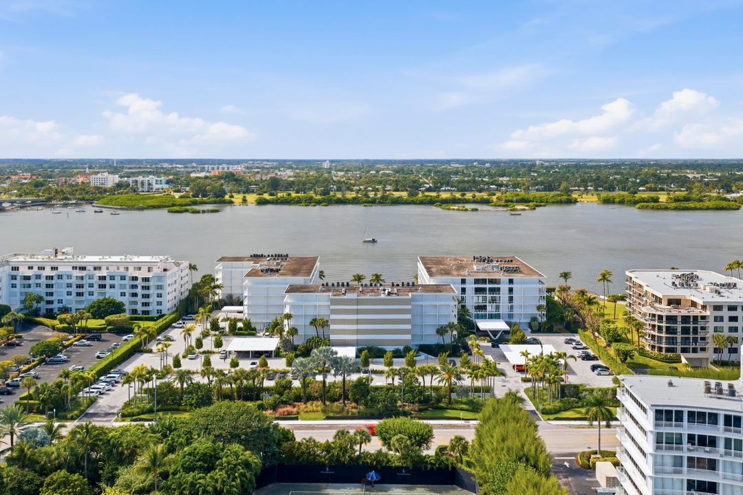 合同活跃: $1,295,000 (1 贝兹, 2 浴室, 1405 平方英尺)