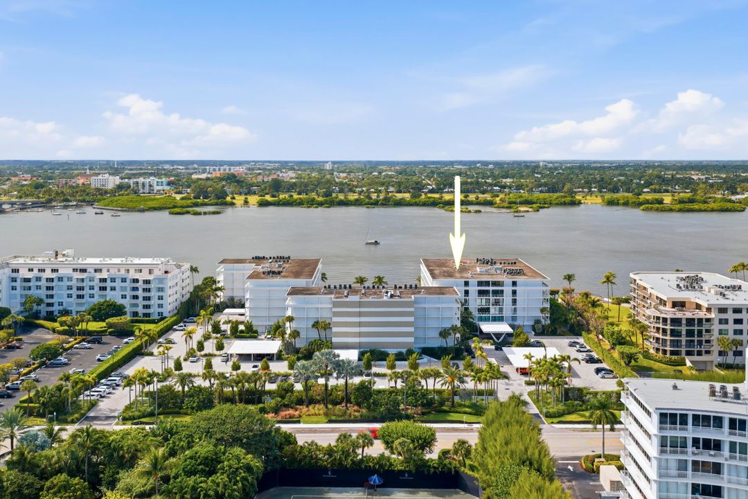 合同活跃: $1,295,000 (1 贝兹, 2 浴室, 1405 平方英尺)