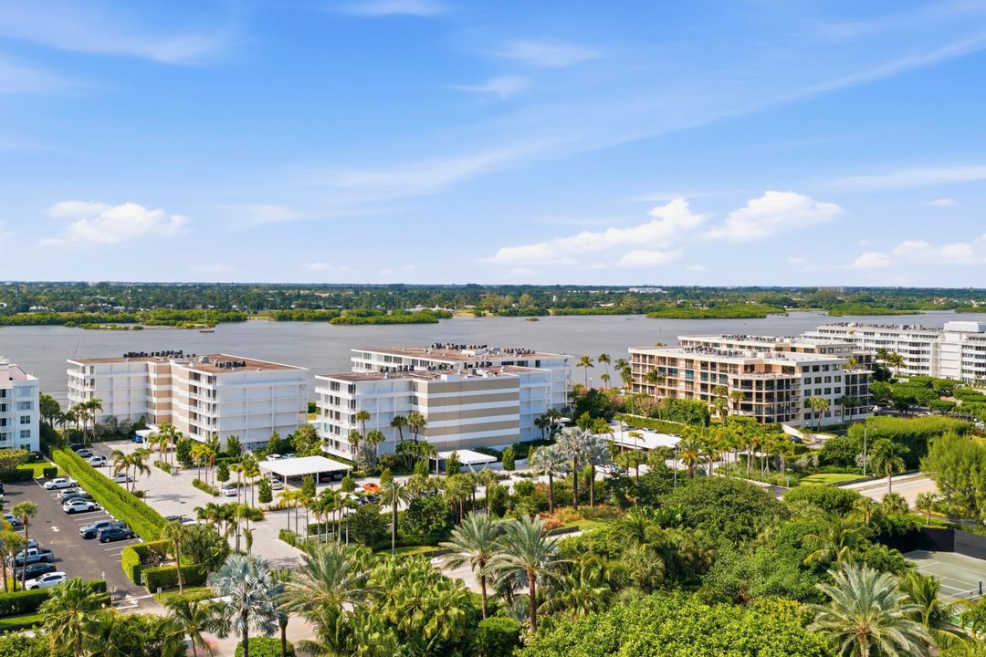 合同活跃: $1,295,000 (1 贝兹, 2 浴室, 1405 平方英尺)