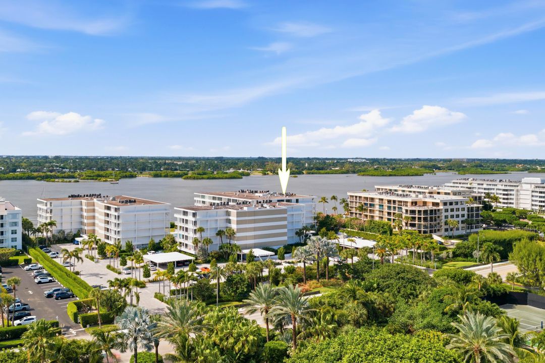 合同活跃: $1,295,000 (1 贝兹, 2 浴室, 1405 平方英尺)